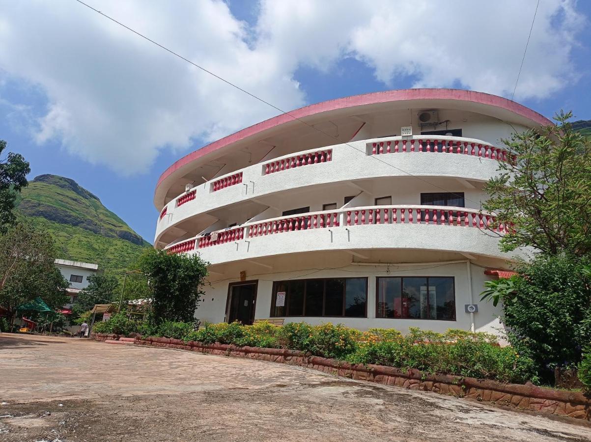 Golden Resort And Farm Нашик Екстериор снимка